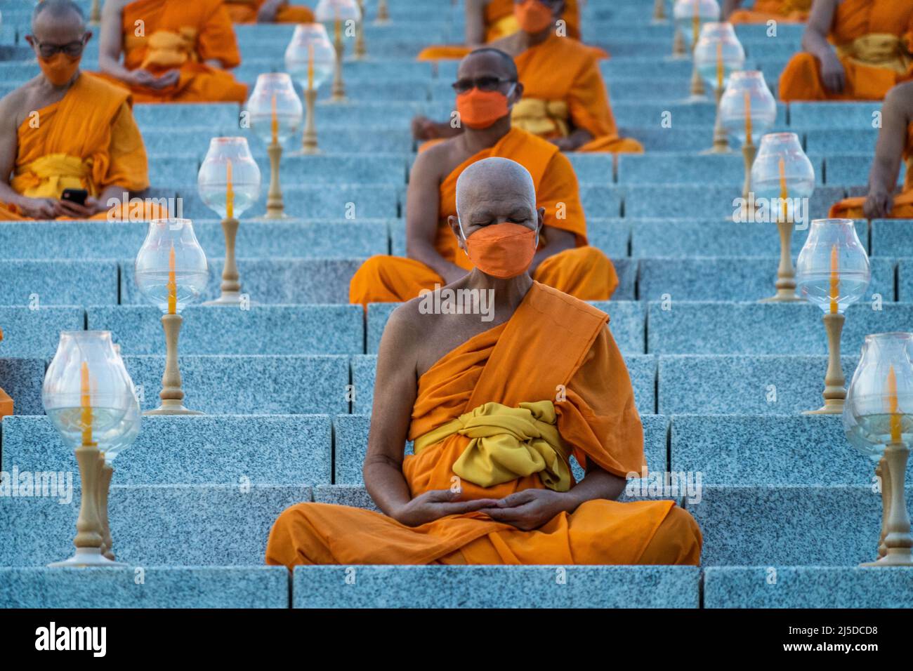 Pathum Thani, Thailand. 22nd Apr, 2022. Monks meditate together at Wat Phra Dhammakaya Temple as a part of the Earth Day 2022 celebration ceremony.Wat Phra Dhammakaya Temple celebrates Earth Day by lighting 250,000 LED lanterns in a globe pattern for devotees to meditate and worship together in a worldwide virtual ceremony hosted in Pathum Thani. (Photo by Matt Hunt/SOPA Images/Sipa USA) Credit: Sipa USA/Alamy Live News Stock Photo