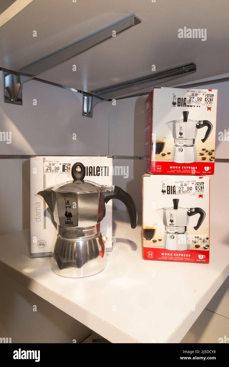 https://c8.alamy.com/comp/2J5DCY8/bialetti-moka-coffee-pot-coffee-makers-on-display-and-for-sale-in-an-italian-specialist-coffeemaker-store-shop-retailer-catania-sicily-italy-129-2J5DCY8.jpg