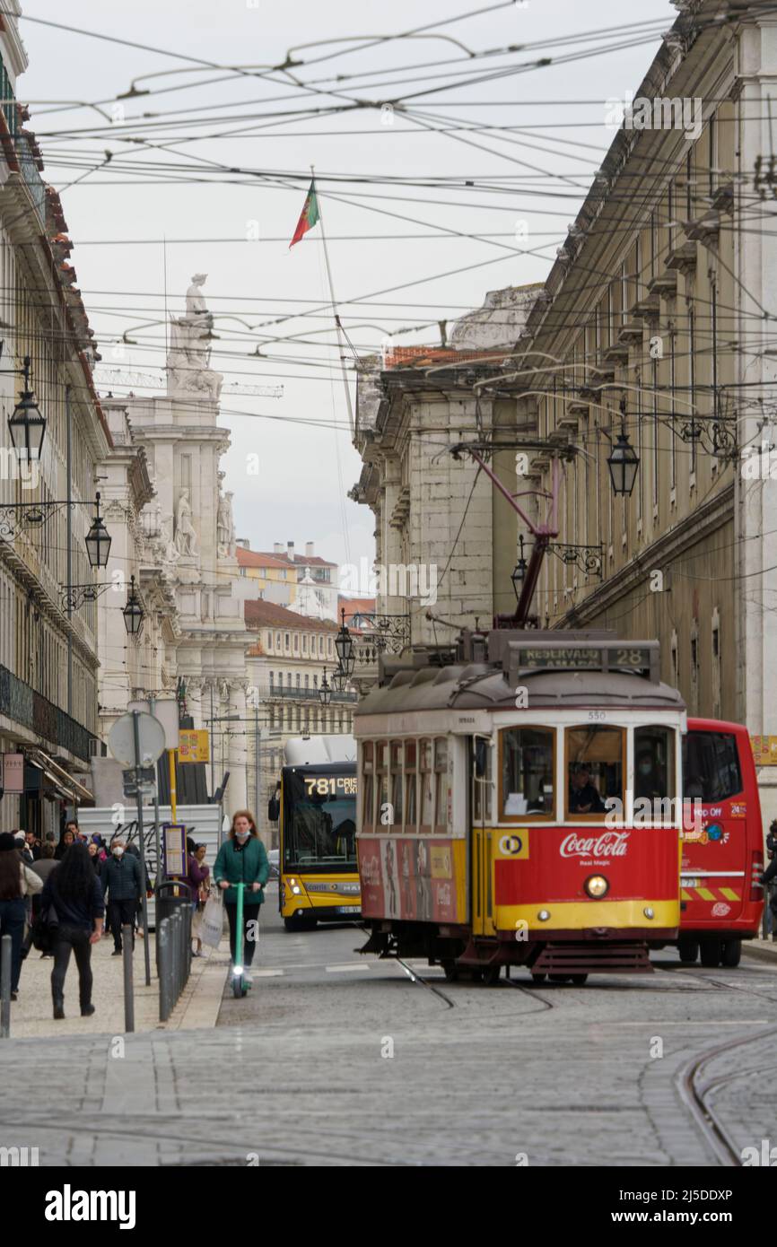 Die berühmte Trambahn 28, Electrico,  Altstadtviertel, Baixa, Lissabon,  Lisboa, Portugal, Europa, Stock Photo