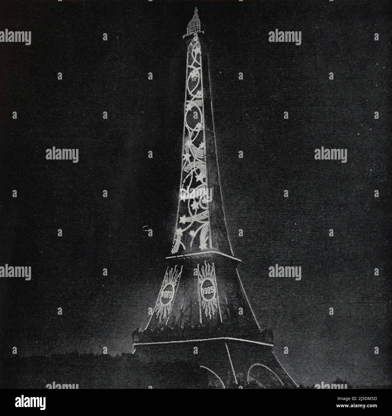 Eng translation : " NIGHT VISION IN THE SKY OF PARIS: THE LIGHTED DECORATION  OF THE EIFFEL TOWER Photograph taken from the footbridge that connects the  Quai d'Orsay to the Avenue de