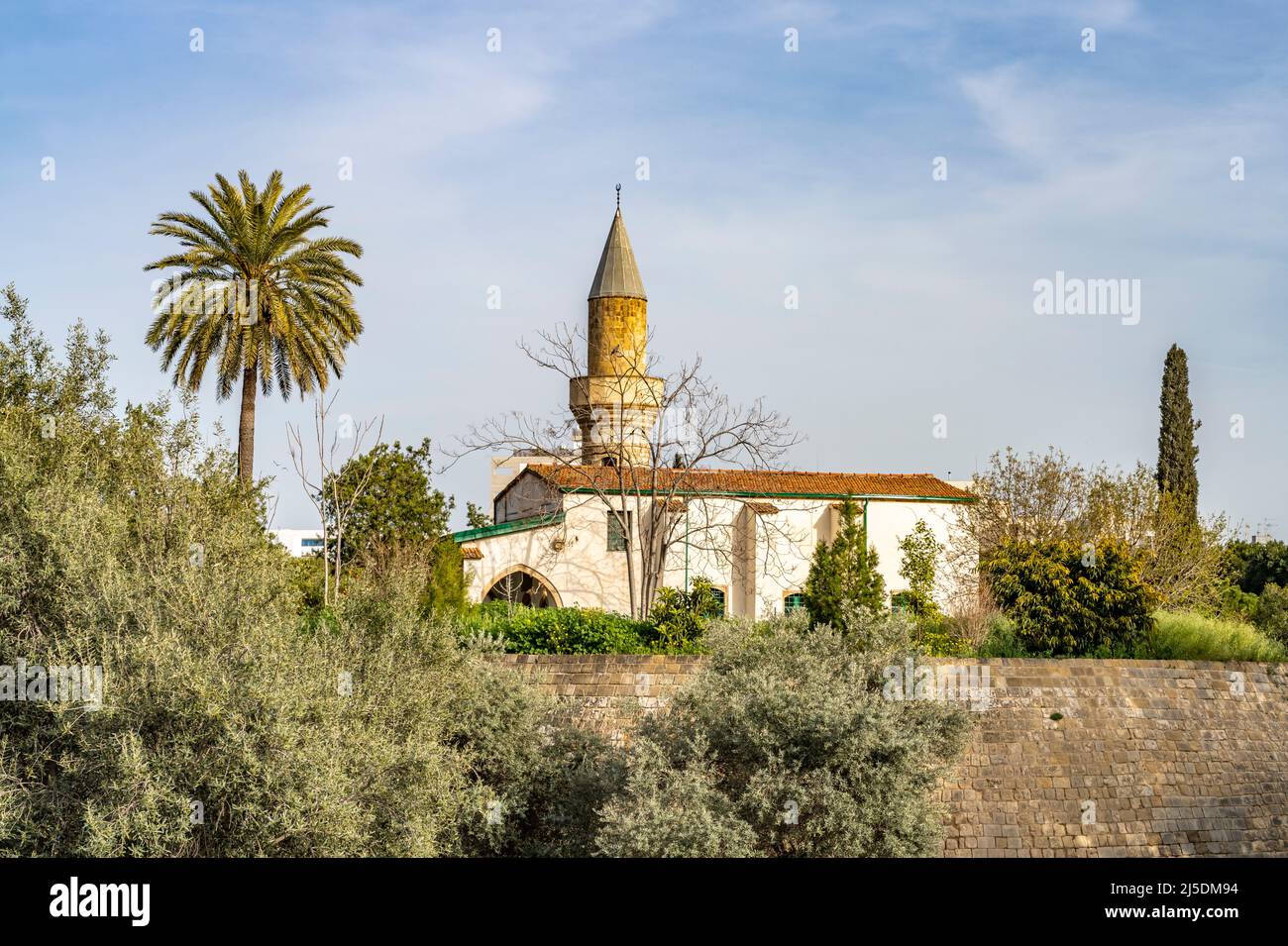 Bayraktar-Moschee und Stadtbefestigung, Nikosia, Zypern, Europa  |  Bayraktar Mosque and city wall,  Nicosia, Cyprus, Europe Stock Photo
