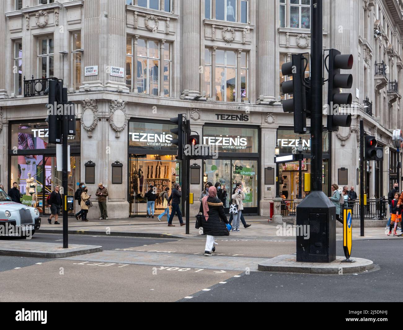 London, UK-27.10.21: Tezenis store on Oxford Circus. Tezenis nowadays is a  part of the Italian fashion brand Calzedonia Stock Photo - Alamy