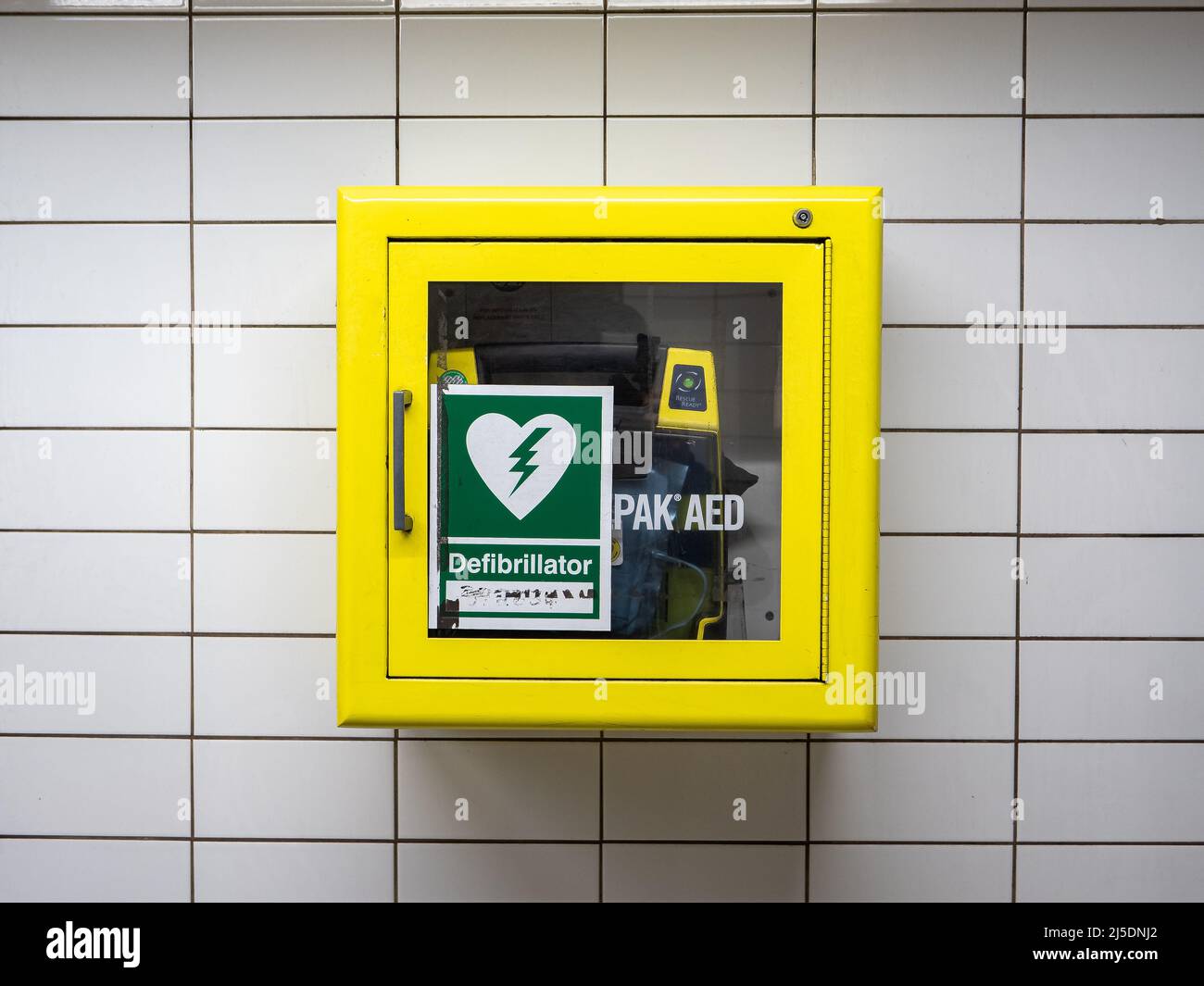 London, UK-29.09.21: A wall-mounted Emergency automated external defibrillator. AED is a portable electronic device that allows the heart to re-esta Stock Photo