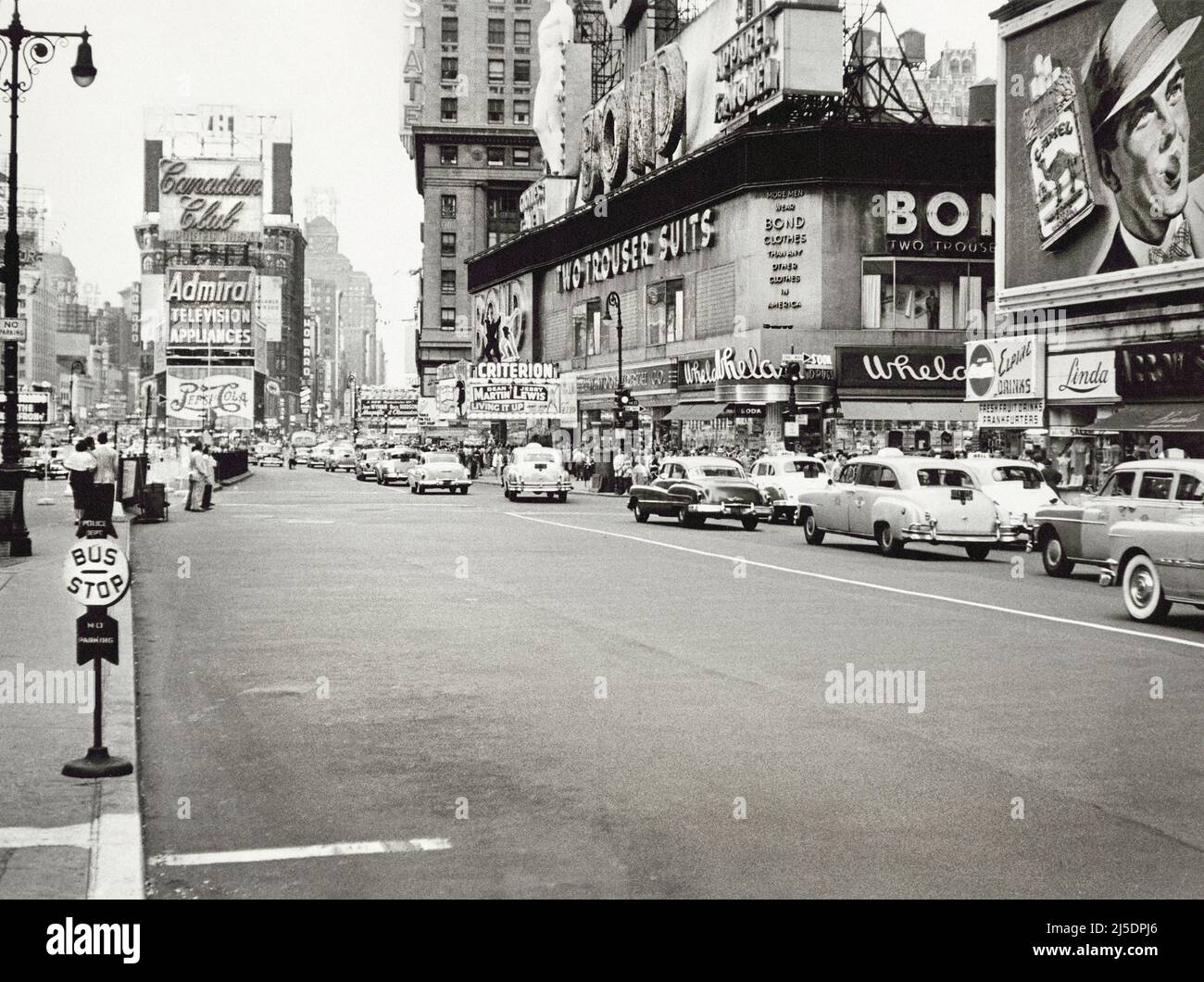 Bond Clothing Store, Times Square, New York City, New York, USA, Angelo Rizzuto, Anthony Angel Collection, August 1954 Stock Photo