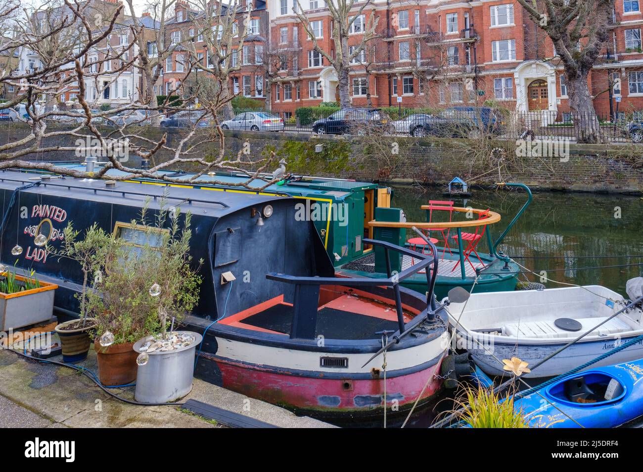 The Painted Lady narrowboat docked at Little Venice, Regent’s Canal. Maida Avenue & a stately mansion block in the background, West London, England. Stock Photo