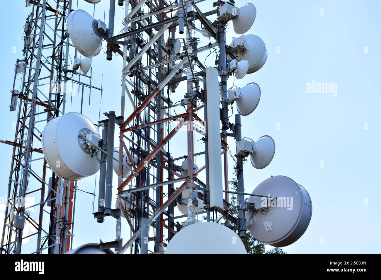 Detalle de una torre de telecomunicaciones Stock Photo