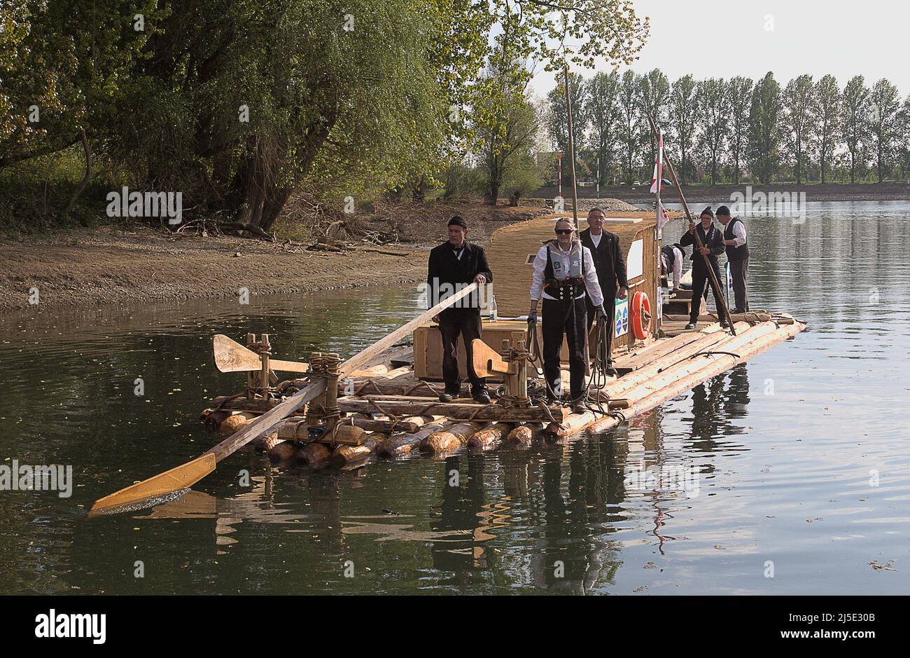 Baden-Wuerttemberg, Germany. 22nd Apr, 2022. 22 April 2022,  Baden-Wuerttemberg, Altlußheim: Rafters arrive on the 1st day of the 360  kilometer raft trip from Baden to Leverkusen to promote the UNESCO  nomination of