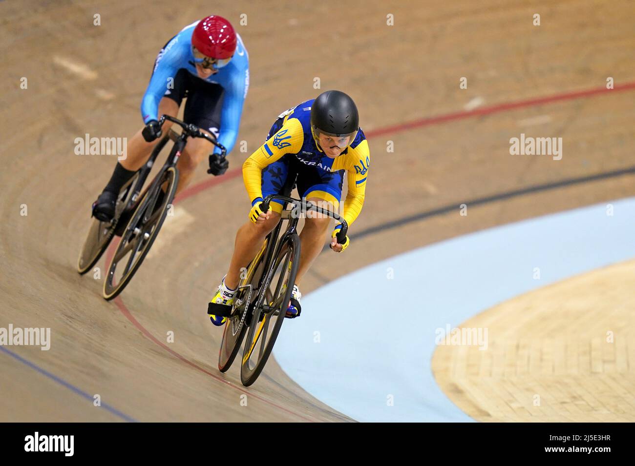 Canada's Kelsey Mitchell (left) in action against Ukraine's Olena Starikova during the sprint semi-final during day two of the Tissot UCI Track Nations Cup 2022 at the Sir Chris Hoy Velodrome, Glasgow. Picture date: Friday April 22, 2022. Stock Photo