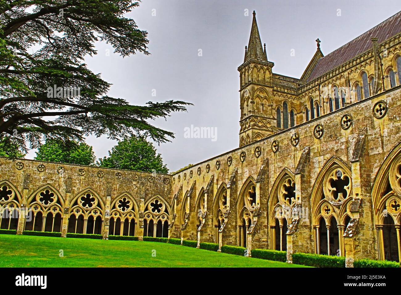 Facade and courtyard of Salisbury Cathedral-Britain's tallest spire and ...