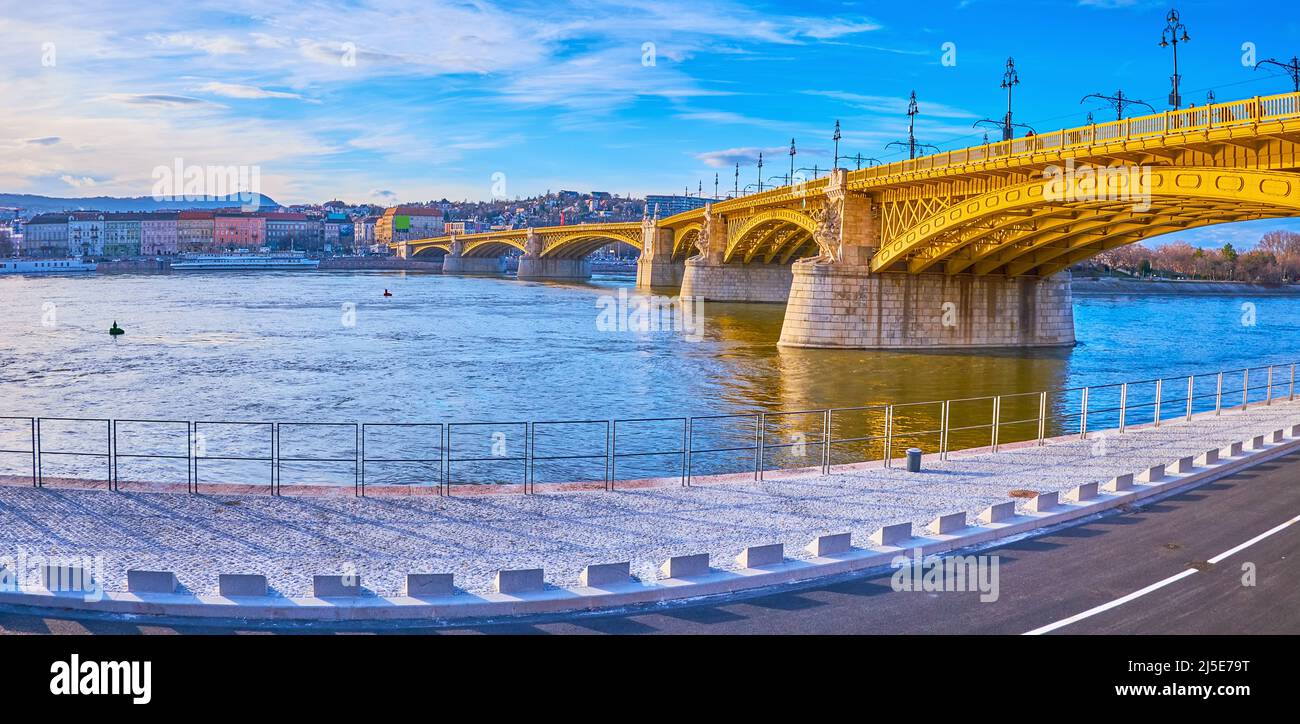 View margaret bridge sunset hi-res stock photography and images - Alamy