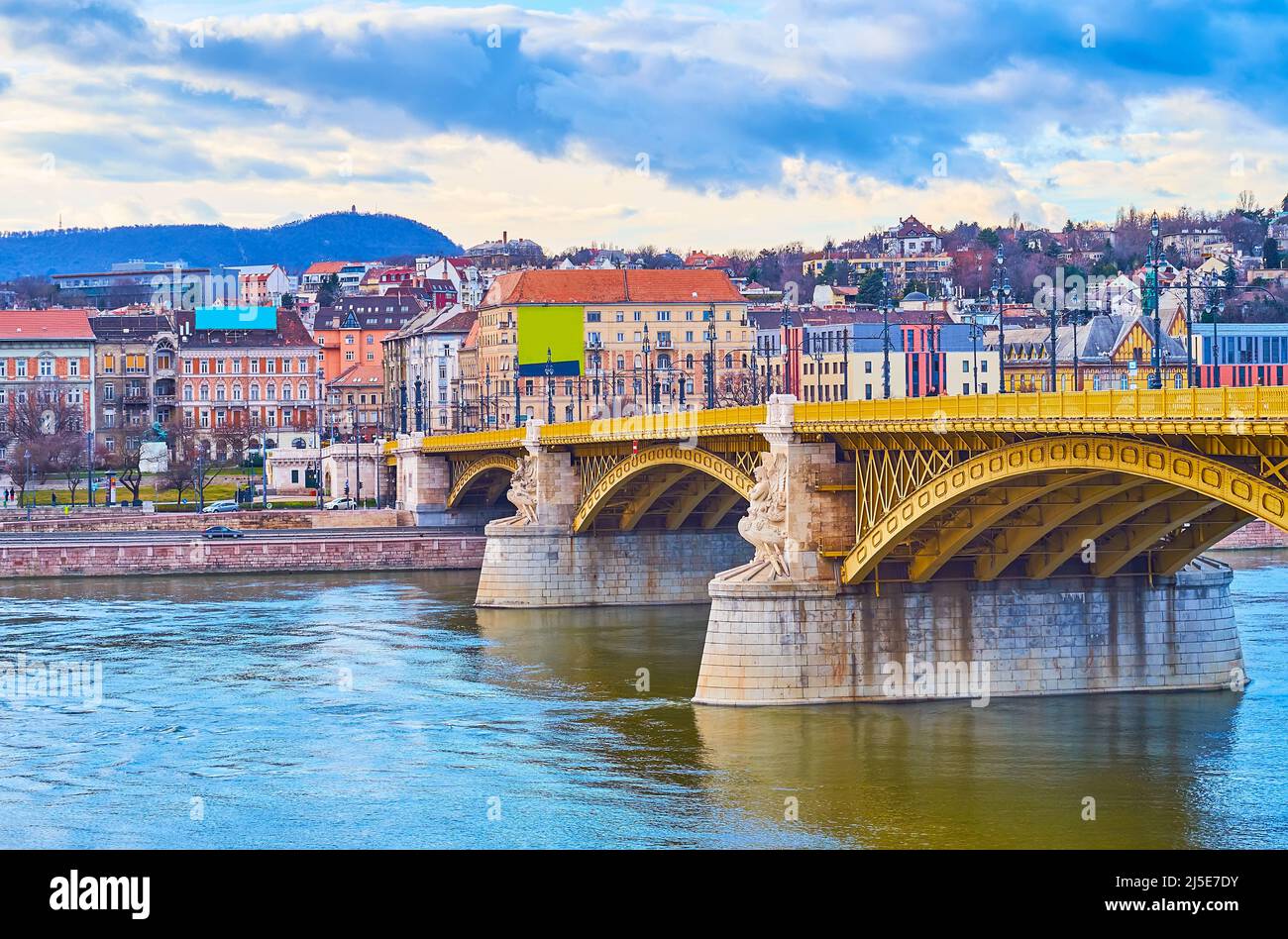 Margaret bridge across river hi-res stock photography and images - Alamy