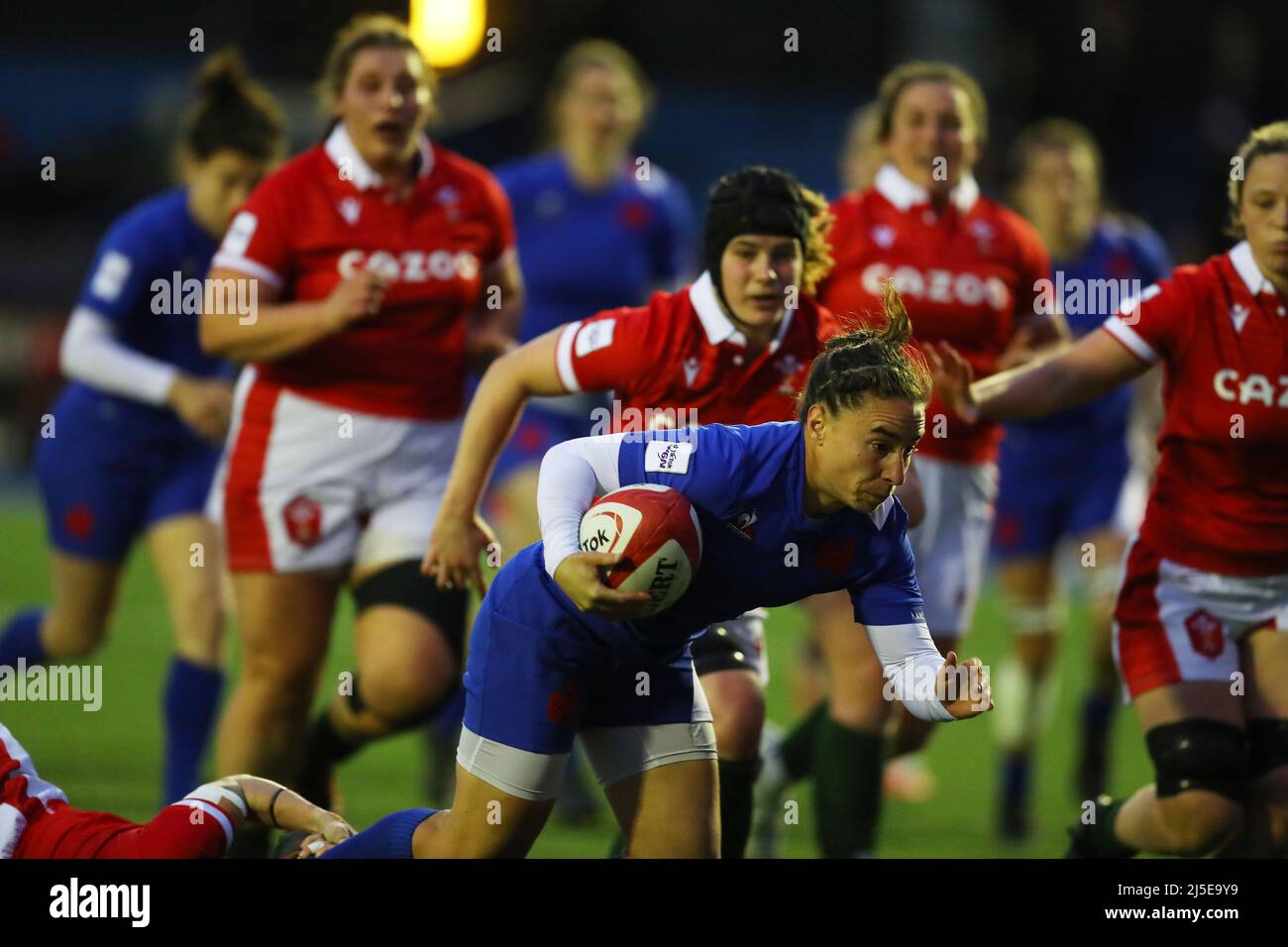 Cardiff, UK. 22nd Apr, 2022. Laure Sansus of France (c) scores her teams 1st try in 1st half. TikTok Women's Six Nations 2022 championship, Wales women v France women at the BT Sport Arms Park in Cardiff, South Wales on Friday 22nd April 2022. pic by Andrew Orchard/Andrew Orchard sports photography/Alamy Live news Credit: Andrew Orchard sports photography/Alamy Live News Stock Photo