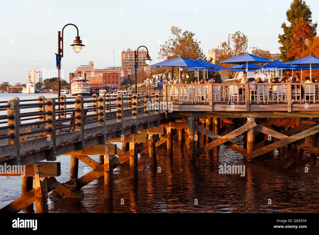 Outside dining on the River front, Wilmington, North Carolina Stock Photo