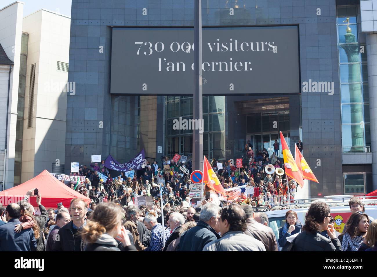 Annual demonstration in sunny Paris for workers rights on May 1rst with the digital poster : '730000 visiteurs l'année dernière' Stock Photo