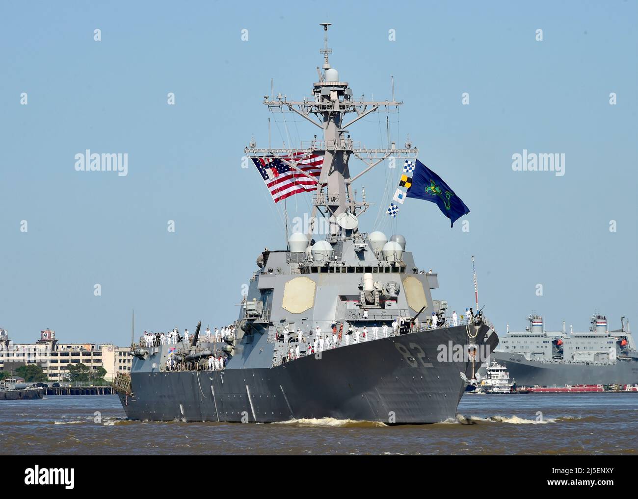 New Orleans, United States. 19 April, 2022. U.S. Navy sailors man-the-rails as the Arleigh-Burke class guided-missile destroyer USS Lassen arrives to the Julia Street Cruise Terminal to take part in Navy Week New Orleans, April 18, 2022 in New Orleans, Louisiana. Credit: MC1 Micah Blechner/Planetpix/Alamy Live News Stock Photo