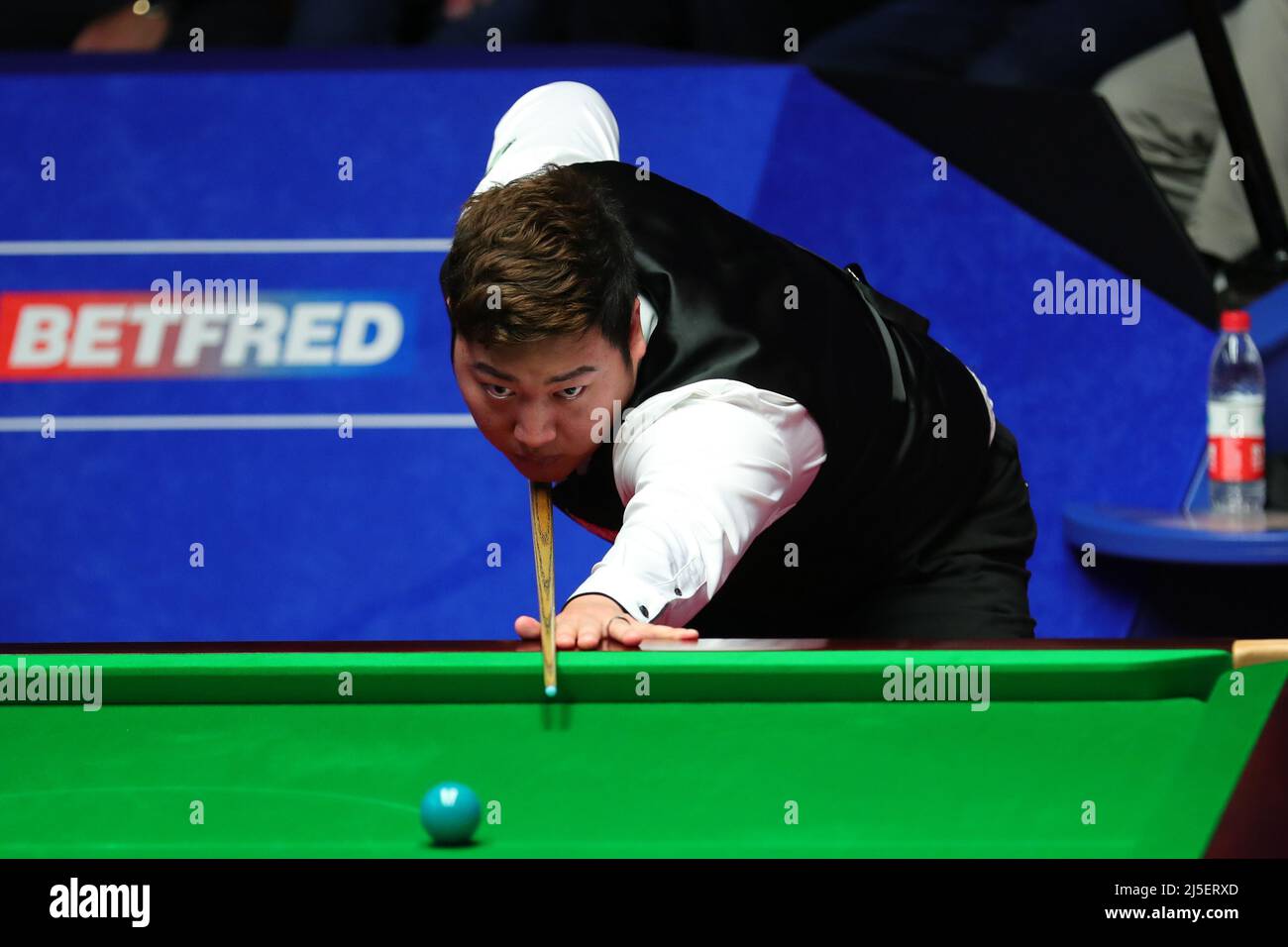 Mark Selby against Yan Bingtao during day seven of the Betfred World Snooker Championships at The Crucible, Sheffield