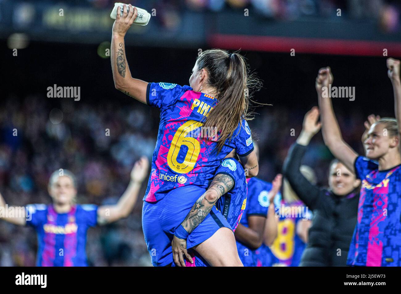 Claudia Pina (L) and Jenni Hermoso (R) of FC Barcelona celebrate ...