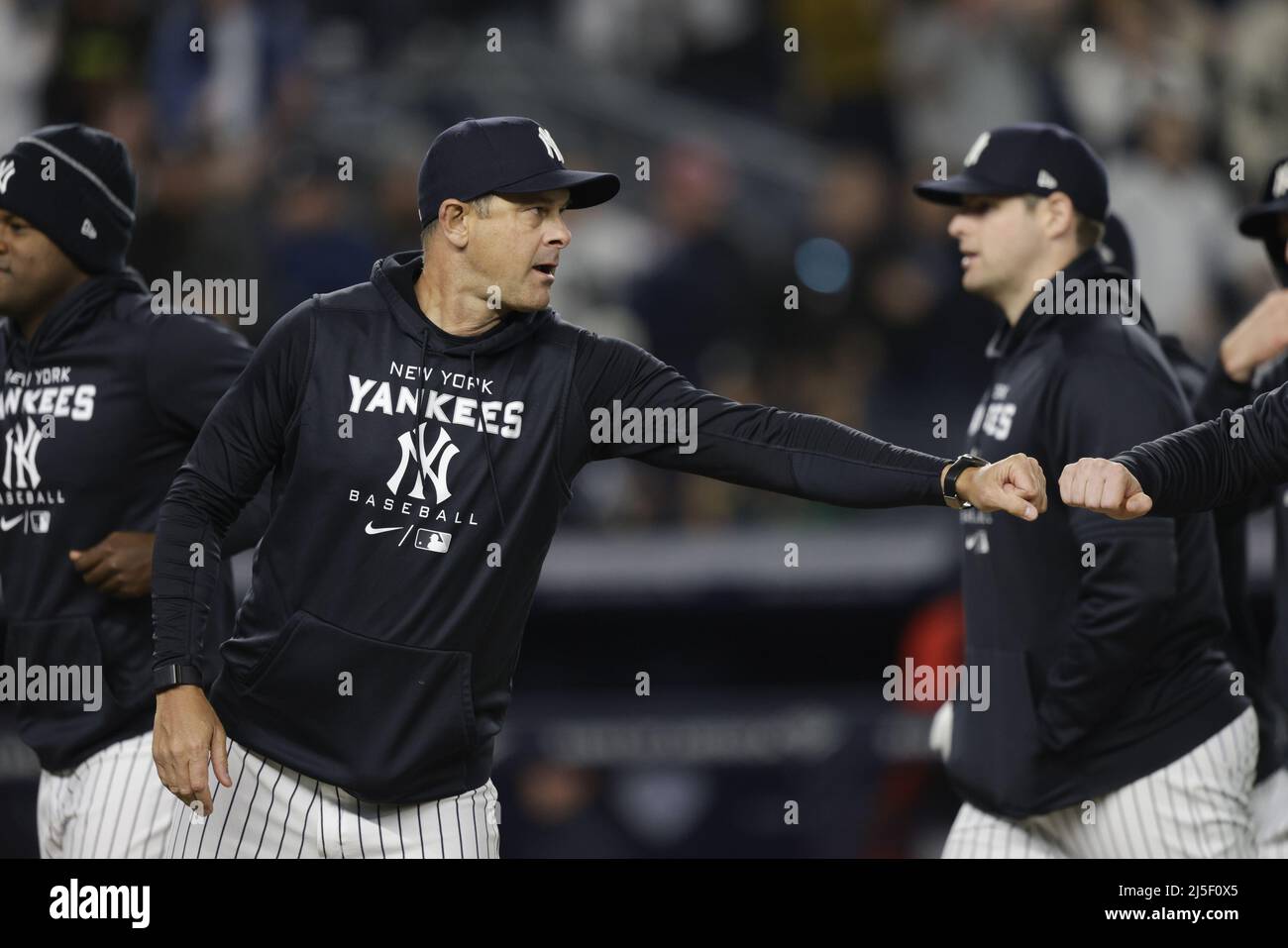 Bronx, USA. 22nd Apr, 2022. New York Yankees manager Aaron Boone  congratulates the team after a win 4-1 against the Cleveland Guardians at  Yankee Stadium on Friday, April 22, 2022 in New - muzejvojvodine.org.rs