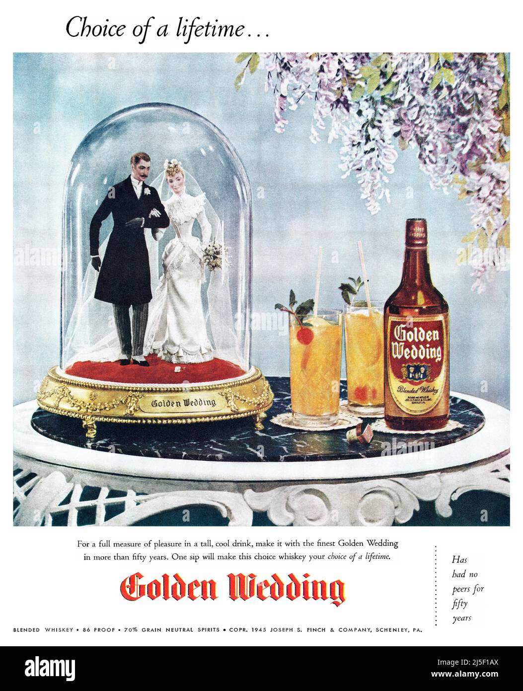 1945 U.S. advertisement for Golden Wedding blended whiskey. Stock Photo
