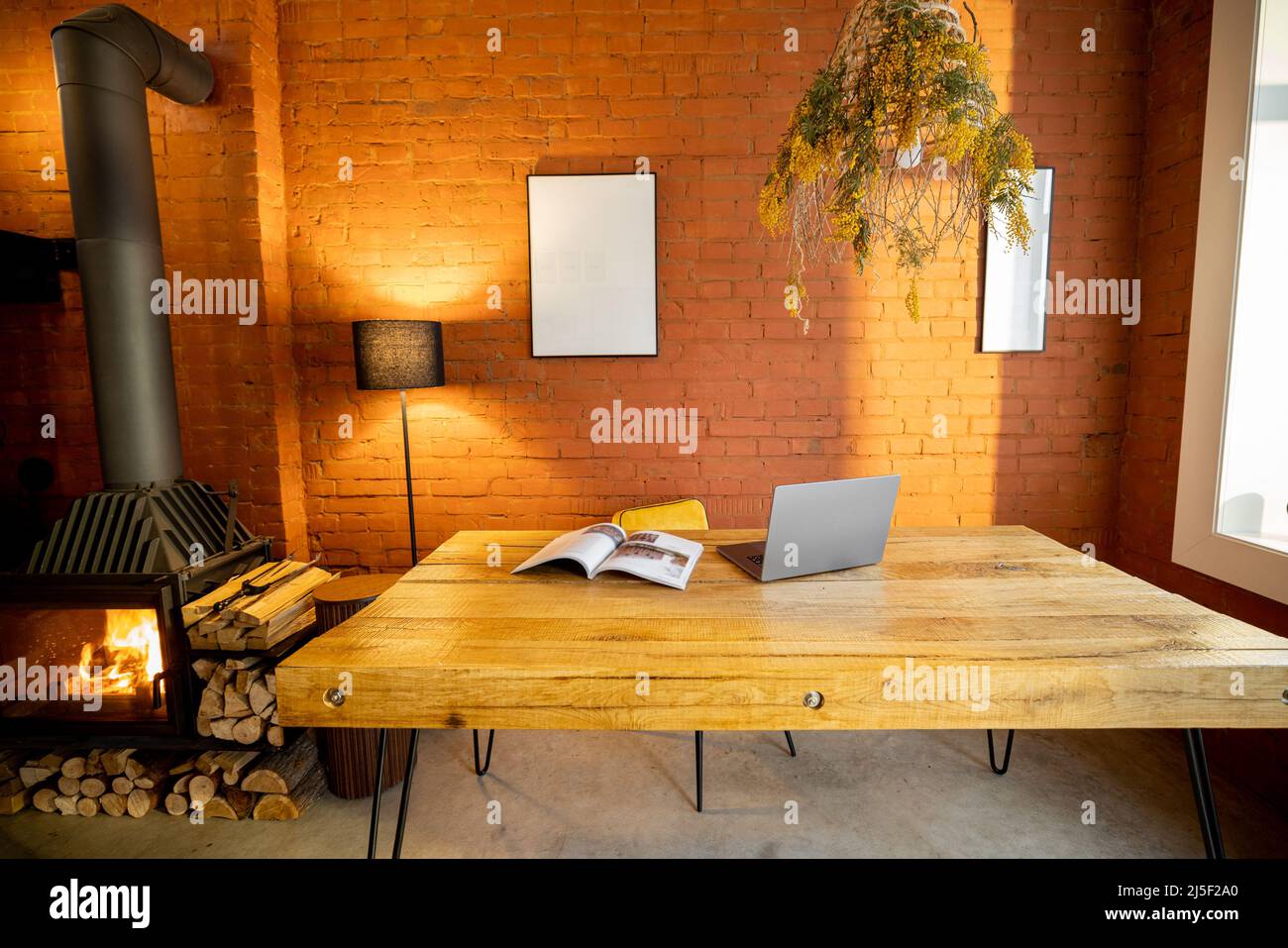 Fireplace and chair hi-res stock photography and images - Alamy