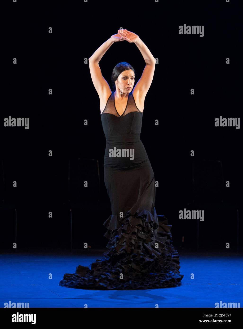 Sadlers Wells, London. 20 April 2022. Solera: Dress rehearsal for a World premiere Flamenco production (20-24 April) reunites Paco Peña and long term collaborator, director Jude Kelly. Image: Flamenco dancer Adriana Bilbao during rehearsal. (See Additional Information for usage). Credit: Malcolm Park/Alamy Stock Photo