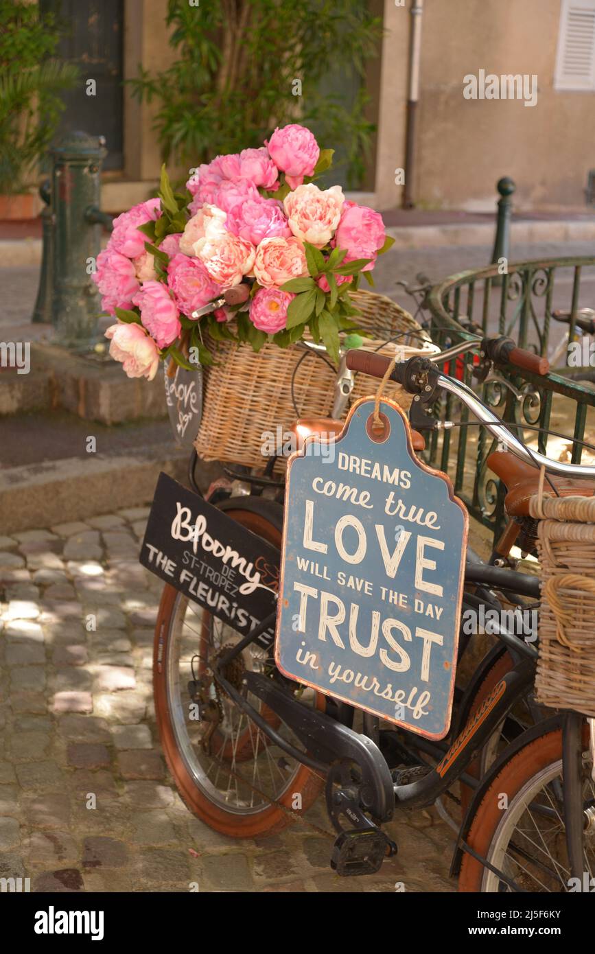 Flower shop in St Tropez in summer Stock Photo Alamy