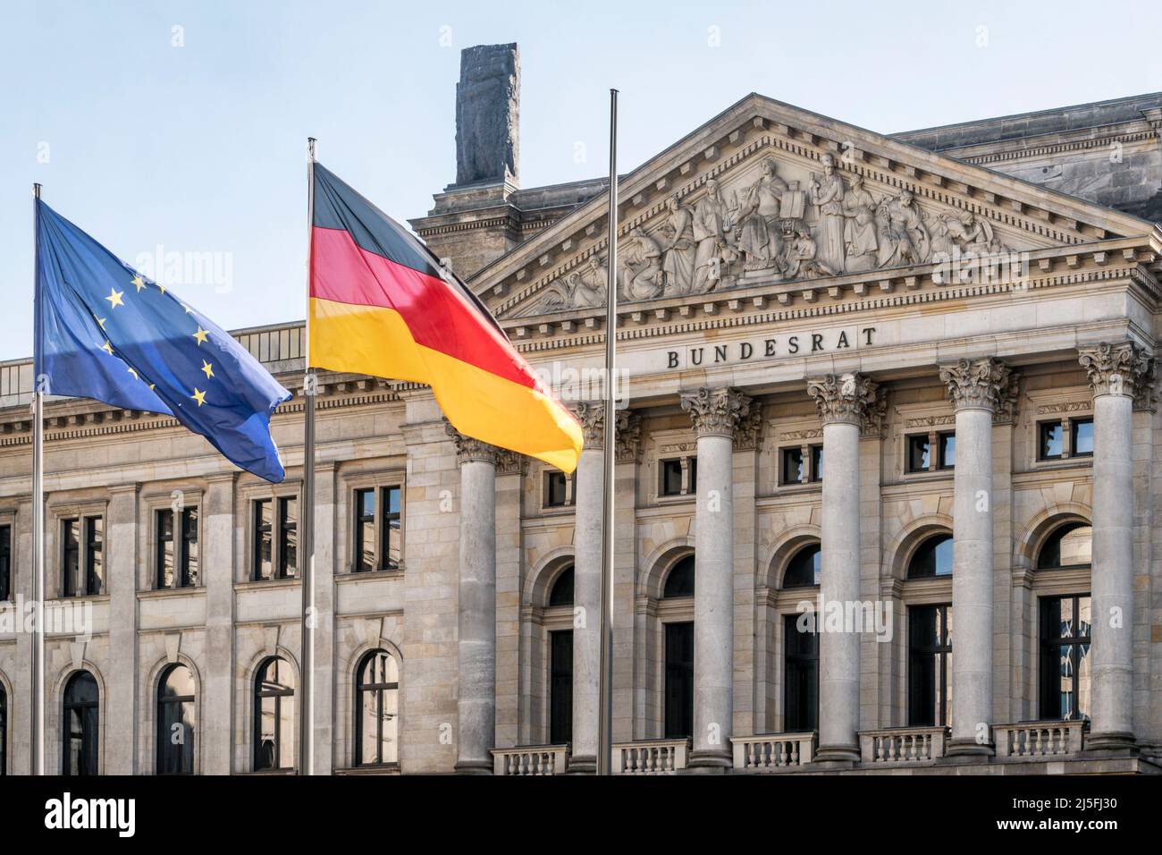 Bundesrat, Schriftzug, Deutschlandflagge, Parlamentsgebäude, Leipziger Strasse, Berlin Stock Photo