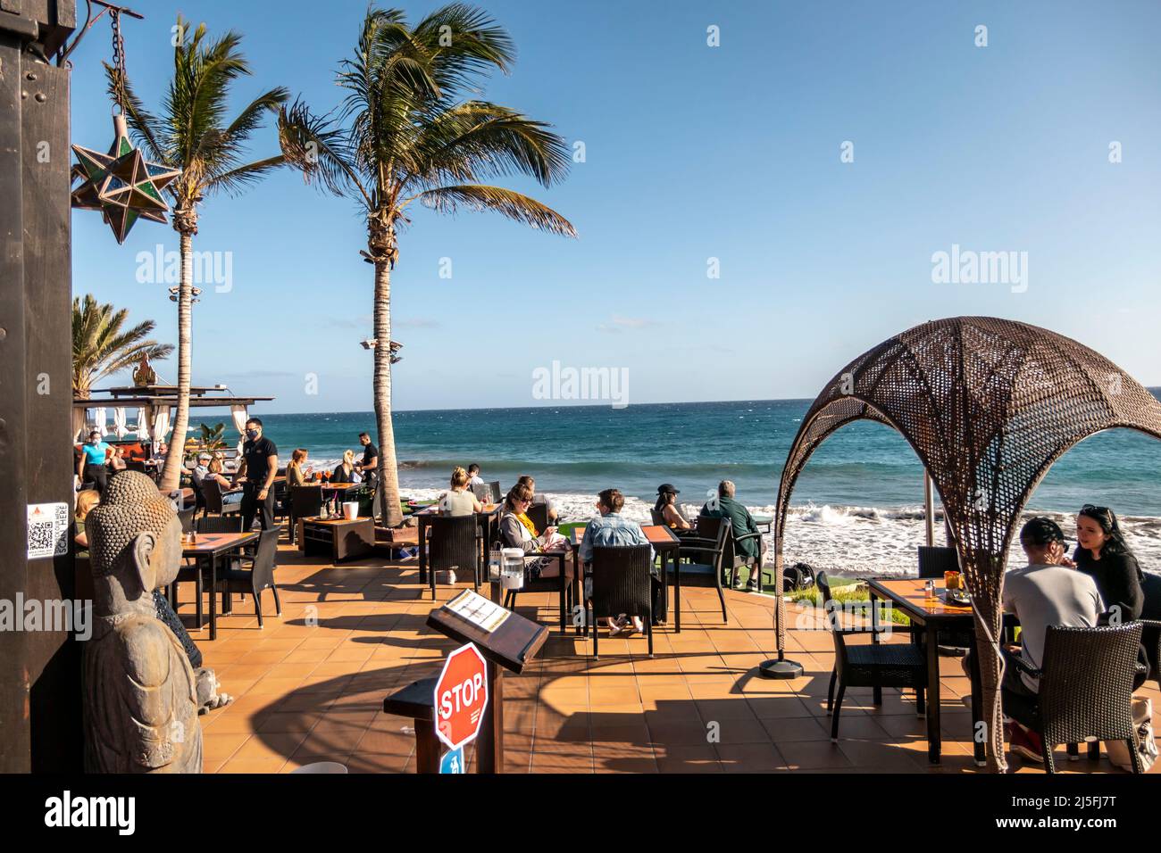 Restaurant La Ola, Terasse mit Meeresblick, Lanzarote, Kanarische Inseln, Kanaren, Spanien Stock Photo