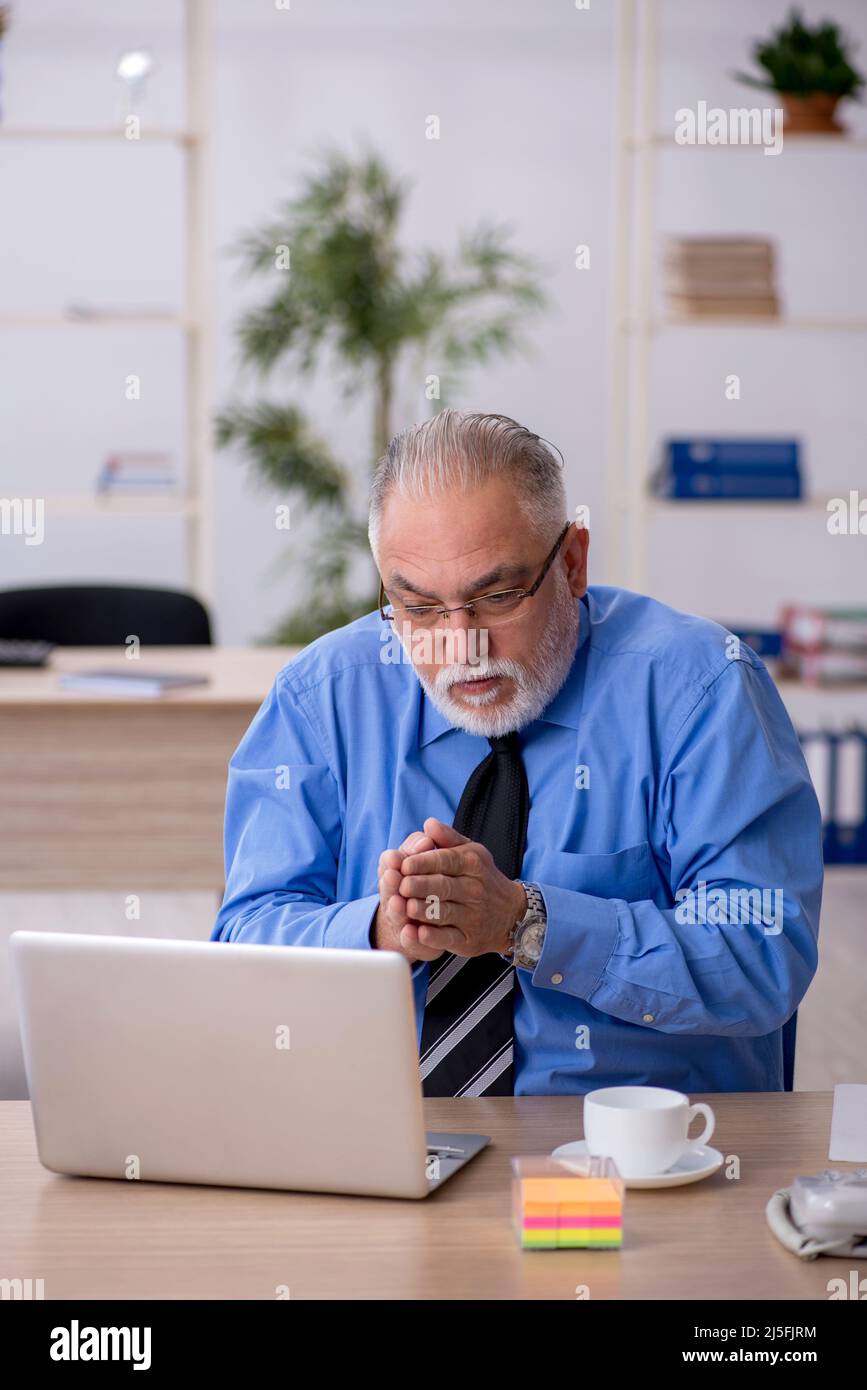 Old businessman employee working at workplace Stock Photo - Alamy