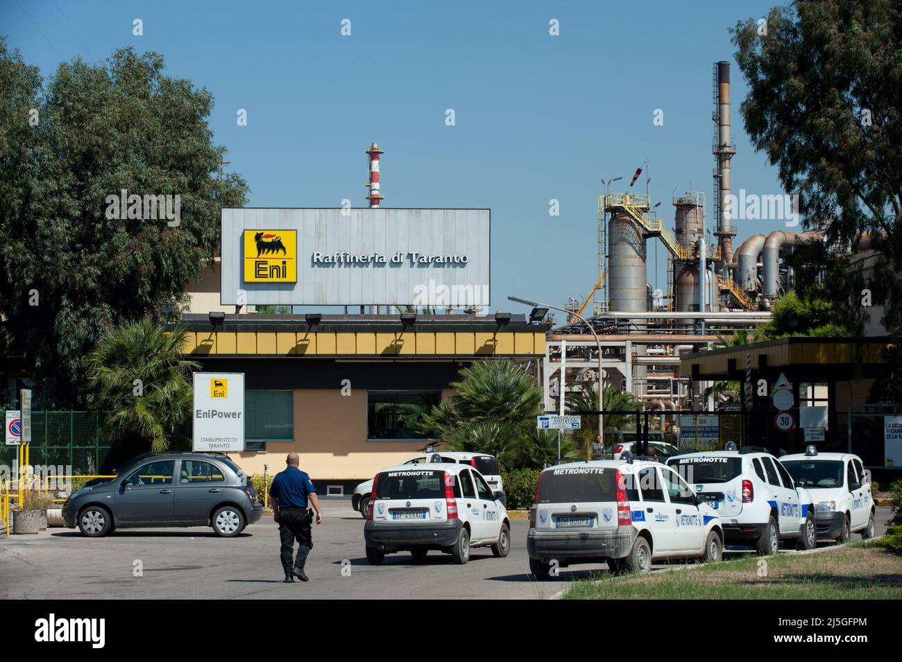 Taranto, Italia 22/09/2012: Impianto di raffineria dell' ENI - ENI Refinery plant. ©Andrea Sabbadini Stock Photo