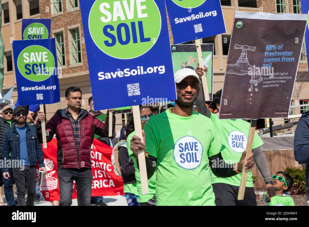 Royal Oak, Michigan, USA. 23rd Apr, 2022. The Oakland County (Michigan) Climate Campaign holds a march and rally urging local communities to take action to fight the climate crisis and 'Turn Oakland County Green.' Credit: Jim West/Alamy Live News Stock Photo