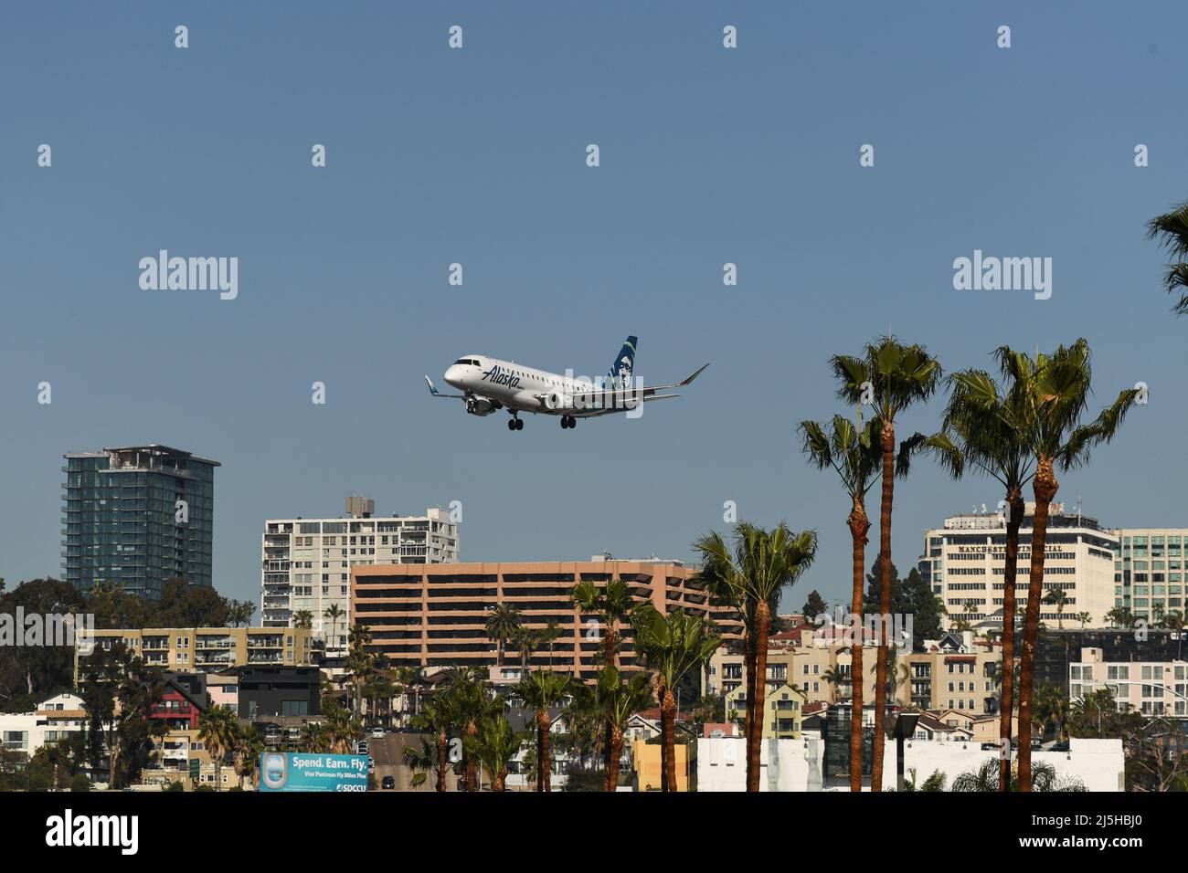 Alaska Airlines Embraer E175LR airliner arrives in San Diego ...