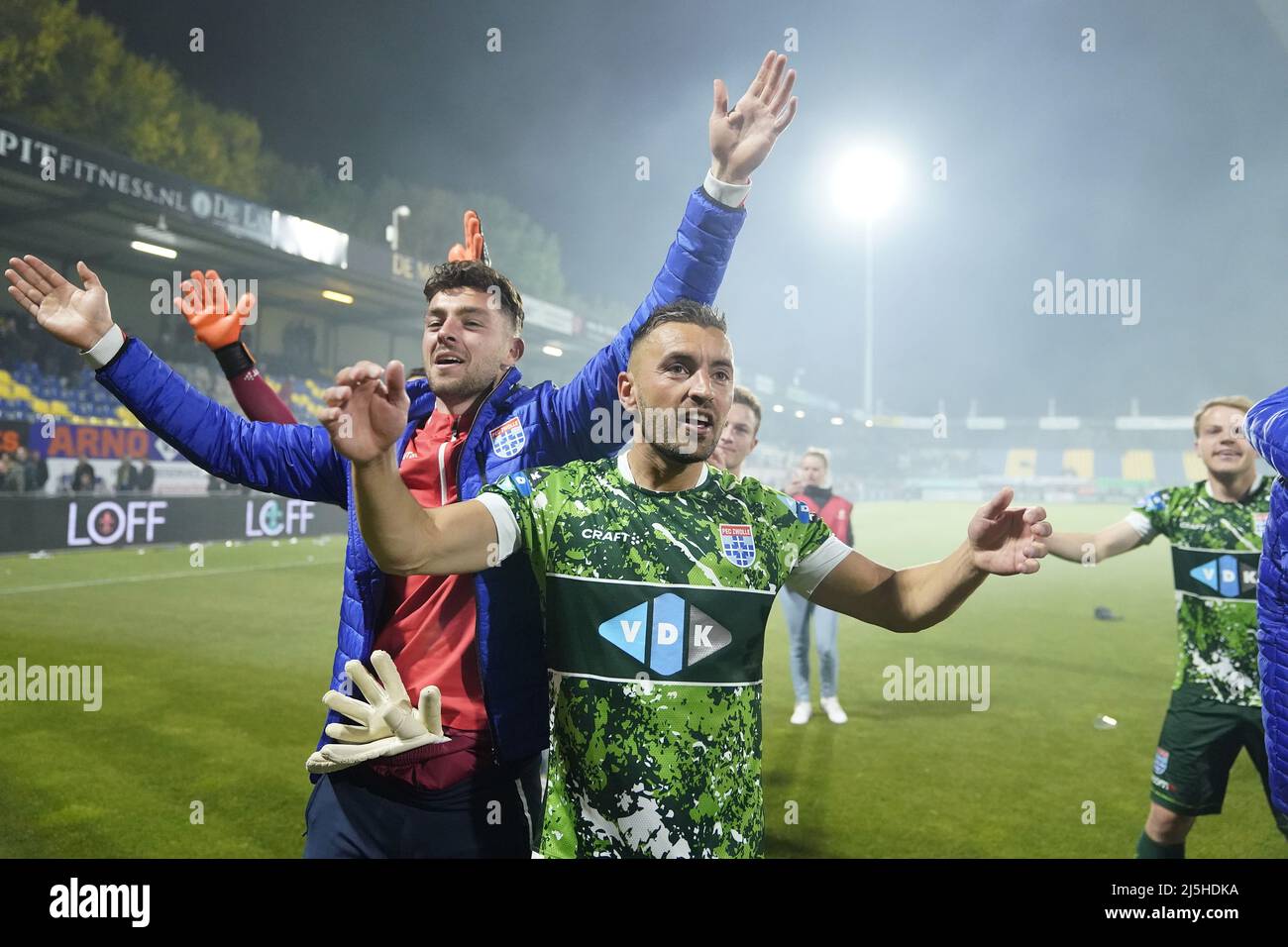 WAALWIJK (lr) PEC Zwolle goalkeeper Jasper Schendelaar, Bram van