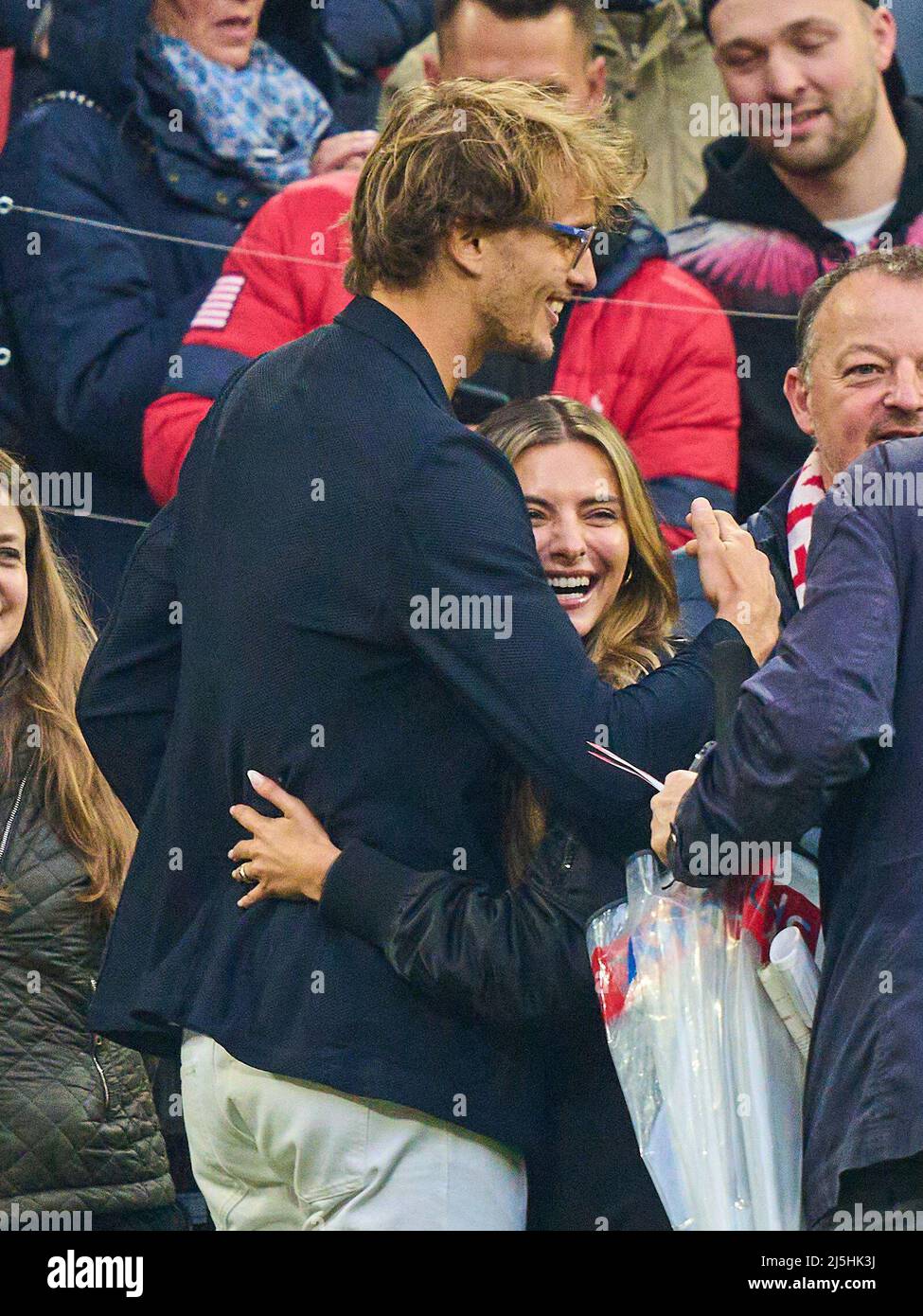 Tennis professional Sascha Zverev with girlfriend Sophia Thomalla in the match FC BAYERN MÜNCHEN - BORUSSIA DORTMUND 1.German Football League on April 23, 2022 in Munich, Germany. Season 2021/2022, match day 31, 1.Bundesliga, München, 31.Spieltag. FCB, BVB © Peter Schatz / Alamy Live News    - DFL REGULATIONS PROHIBIT ANY USE OF PHOTOGRAPHS as IMAGE SEQUENCES and/or QUASI-VIDEO - Stock Photo