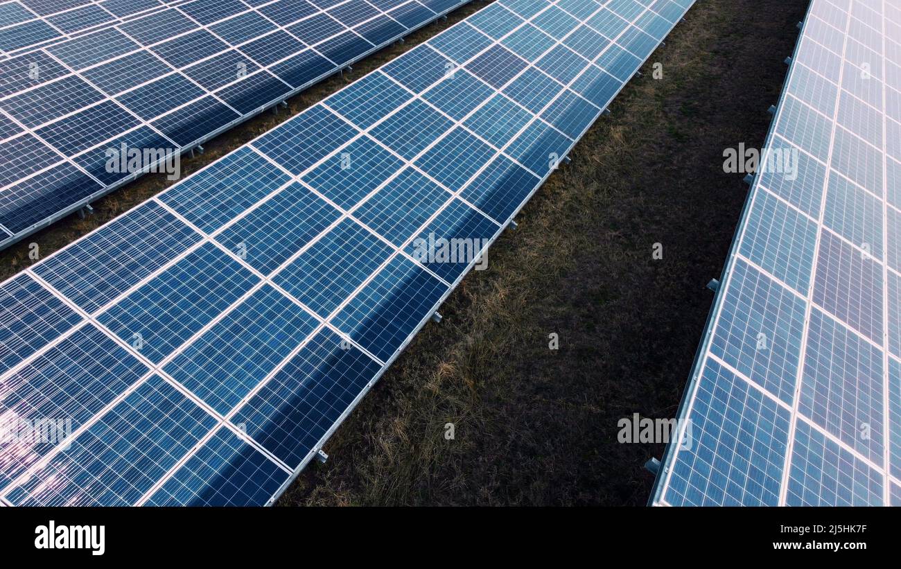Solar farm aerial hi-res stock photography and images - Alamy