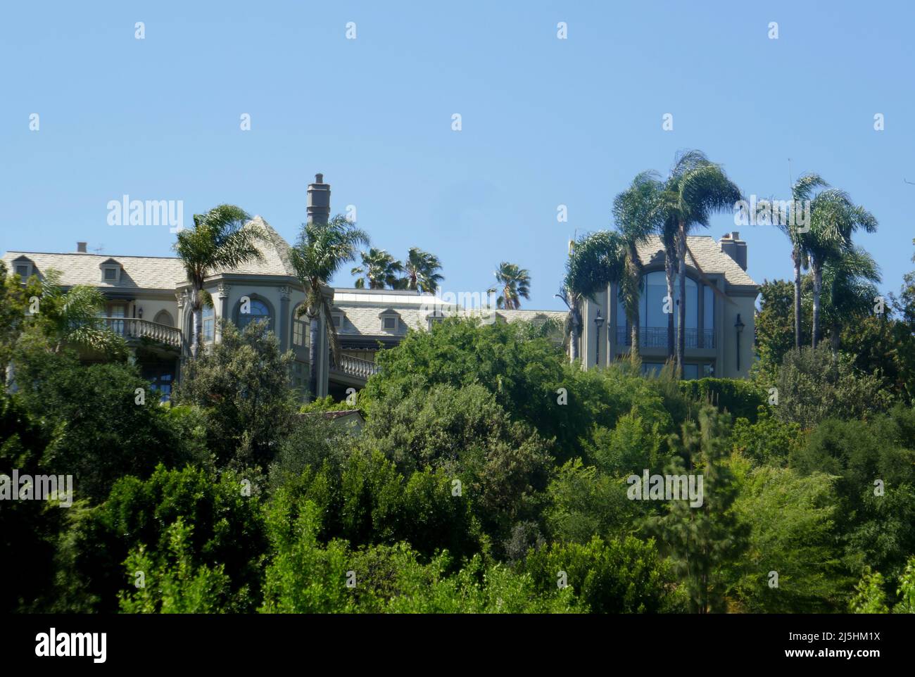 Beverly Hills, California, USA 15th April 2022 Producer Aaron Spelling's Former home The Manor, $165 Million house at 594 S. Mapleton Drive on April 15, 2022 in Beverly Hills, California, USA. Its the Largest House in Los Angeles County with 123 Rooms, 27 bathrooms, 14 Bedrooms, Screening Room, Bowling Alley, Gym, tennis court, pool. Constructed in 1988 for Aaron Spelling then owned by Brtish Heiress Petra Ecclestone, daughter of Formula One Racing Magnate Bernie Ecclestone. Photo by Barry King/Alamy Stock Photo Stock Photo