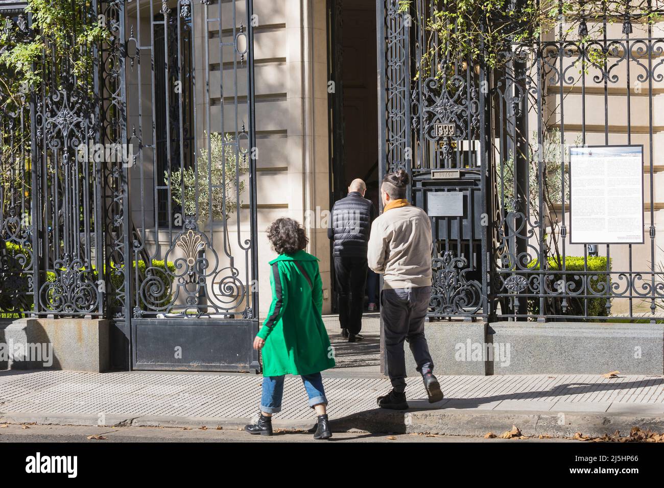 Buenos Aires, Argentina, 23th April 2022. French citizens enter to vote at their Embassy. (Credit Image: Esteban Osorio/Alamy Live News) Stock Photo