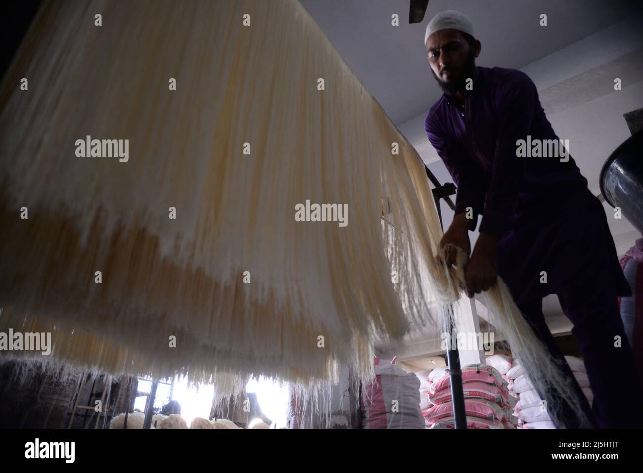 Rawalpindi, Pakistan. 23rd Apr, 2022. Worker arranges rice vermicelli