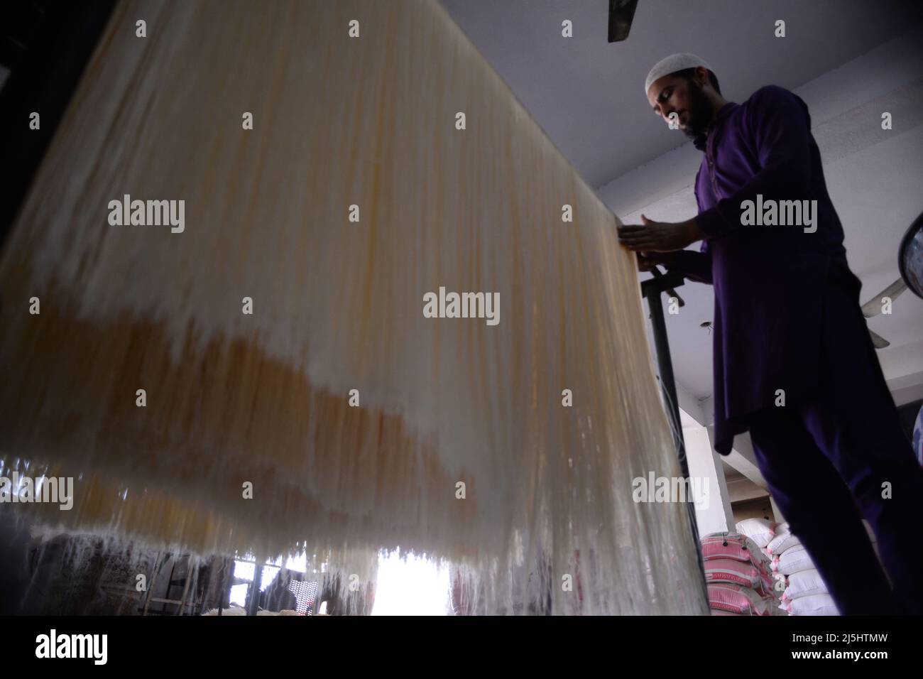 Rawalpindi, Pakistan. 23rd Apr, 2022. Worker arranges rice vermicelli