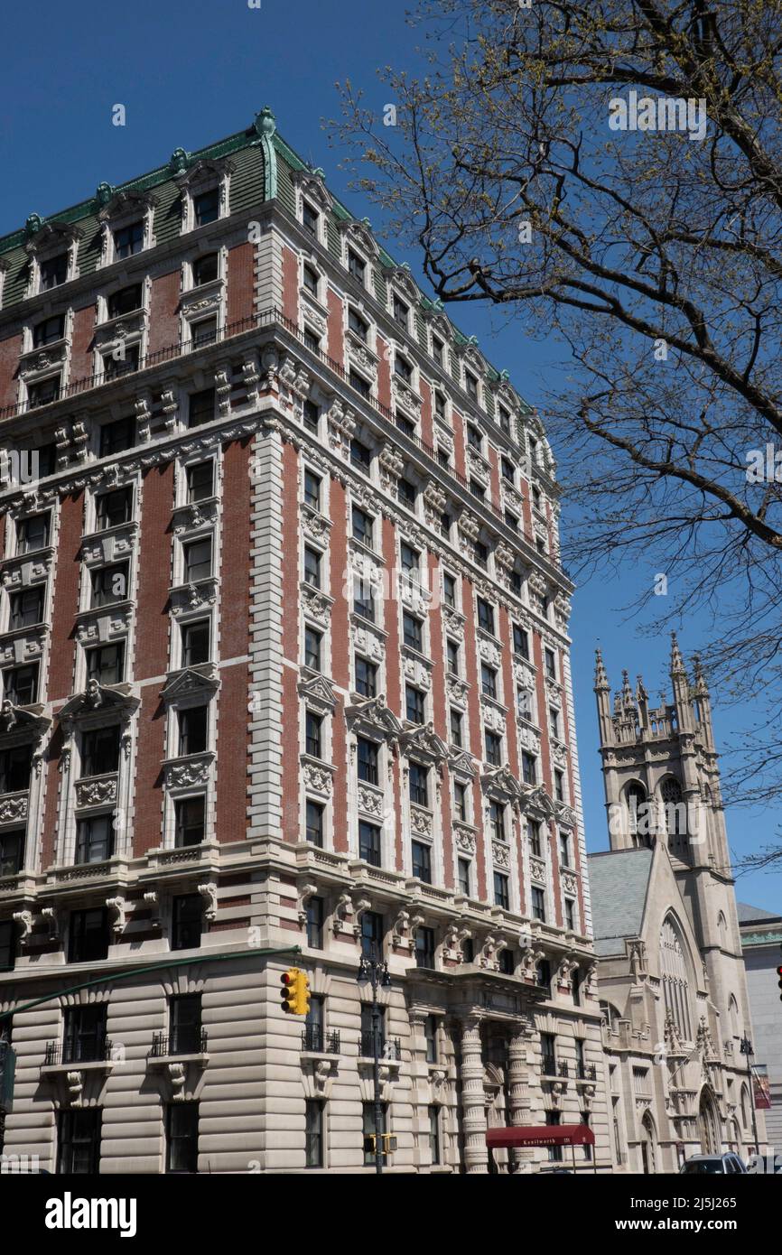 The Kenilworth is a luxury CoOp building in the historic district of