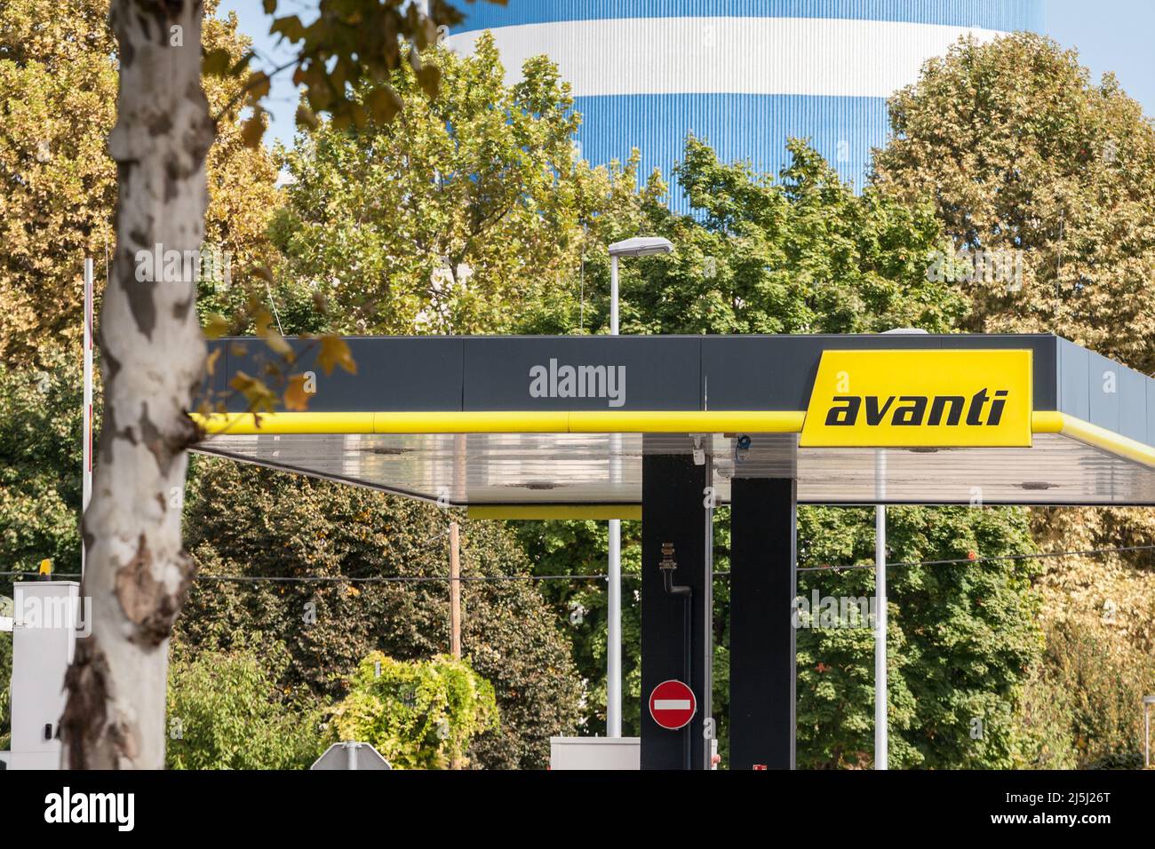 Avanti petrol station hires stock photography and images Alamy