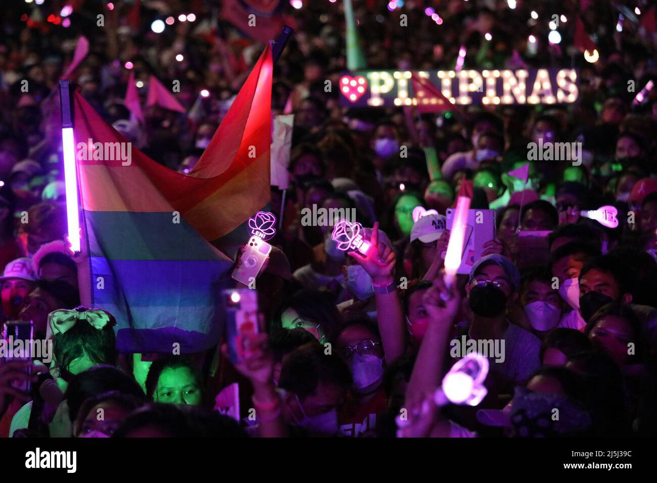 Manila, Philippines. 23rd Apr, 2022. Supporters of Vice-President and ...