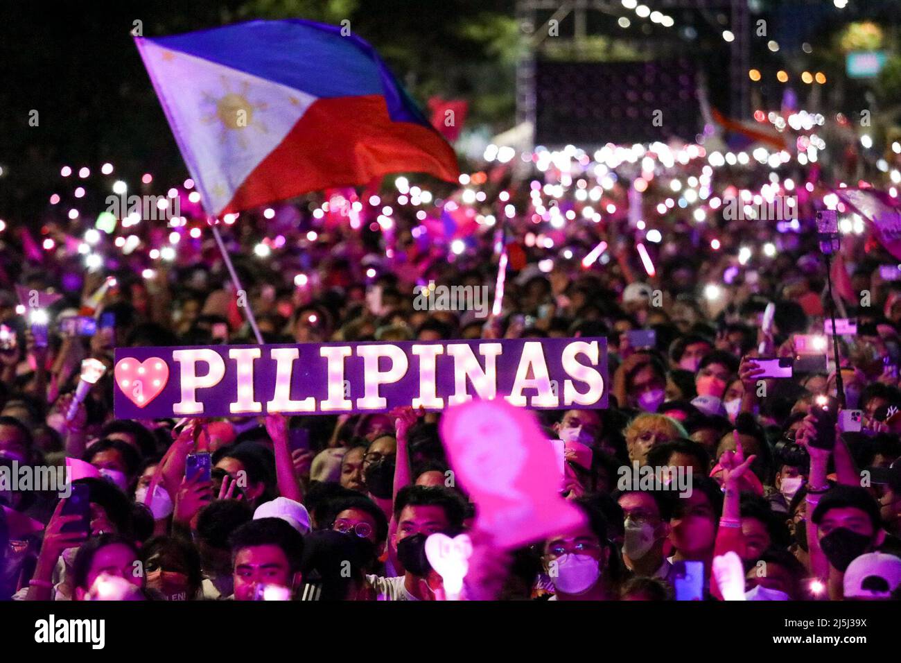 Manila, Philippines. 23rd Apr, 2022. Supporters of Vice-President and ...