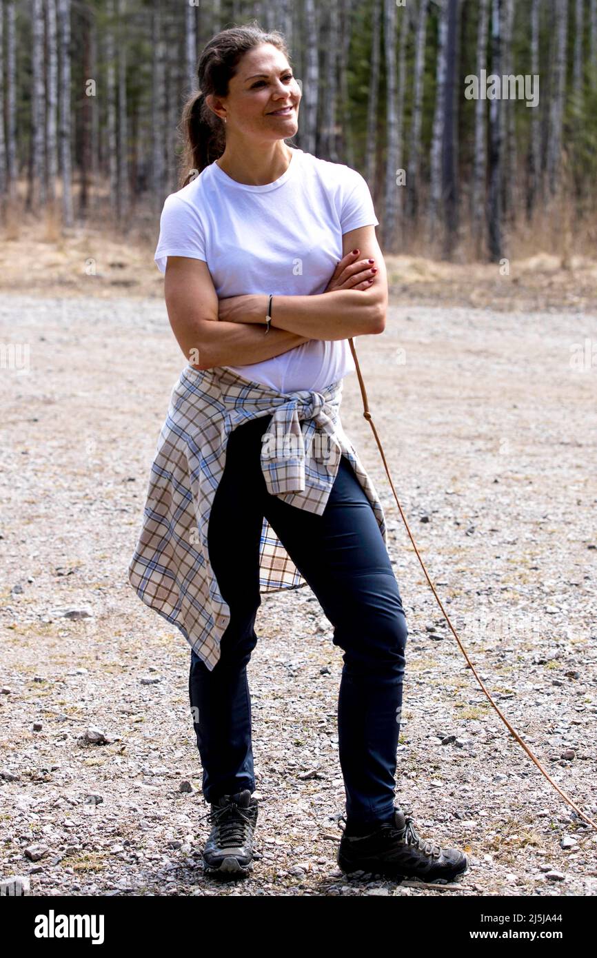 Crown Princess Victoria on a hike in Garphyttan National Park outside(01)