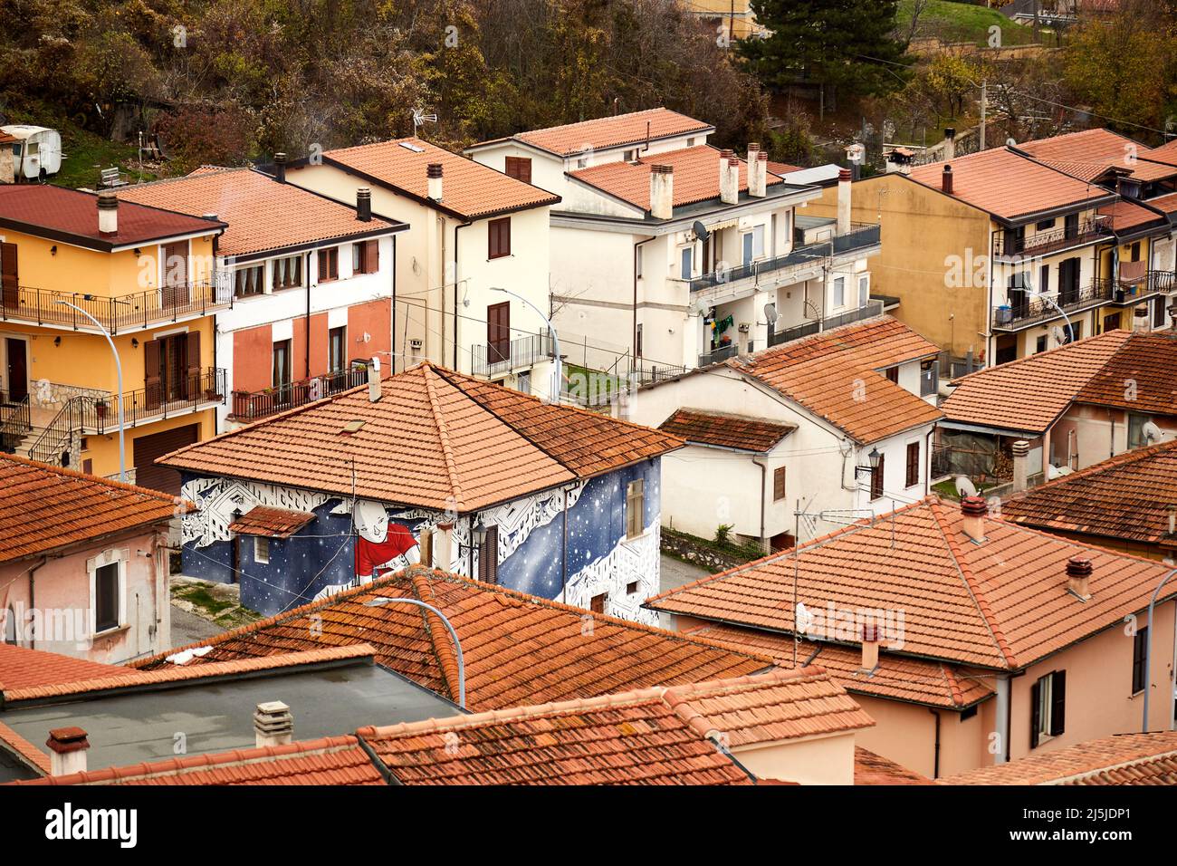 Climbed on a rocky spur, surrounded by two streams that converge at Lake Fucino, there is a splendid village: we are talking about Aielli. Stock Photo