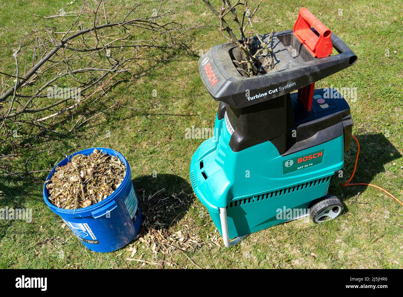 Bosch garden shredder hi-res stock photography and images - Alamy