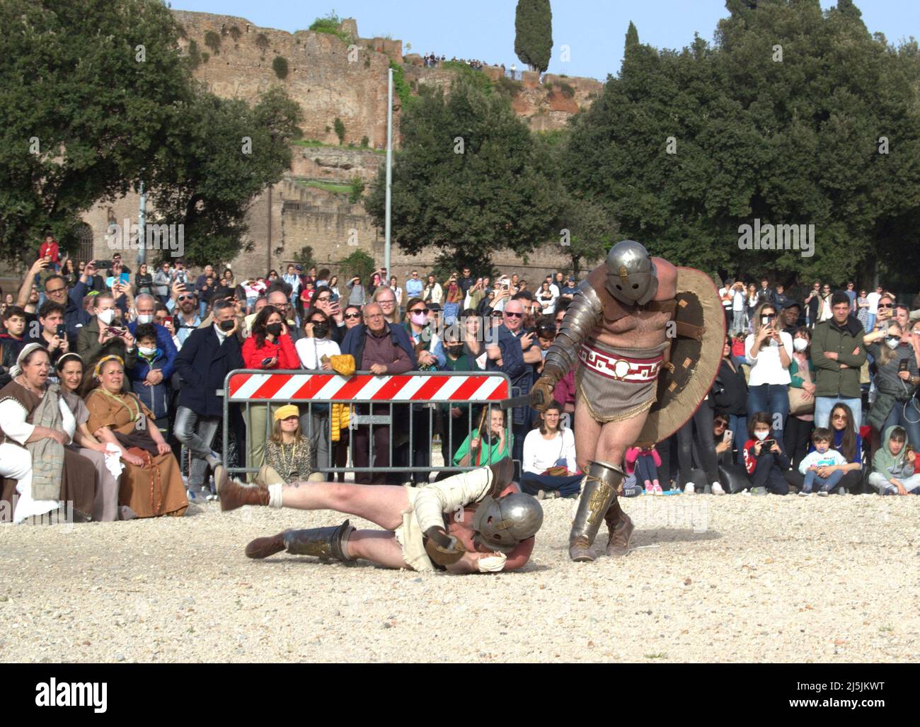 Rome, Italy. 23rd Apr, 2022. On the occasion of the celebrations to commemorate the Birth of Rome (April 21 is the date linked to its foundation), at the Circus Maximus ancient Roman rites are re-enacted by the Roman Historical Group, such as the coronation of the 'Goddess Rome' and the fight among gladiators. (Photo by Patrizia Cortellessa/Pacific Press) Credit: Pacific Press Media Production Corp./Alamy Live News Stock Photo