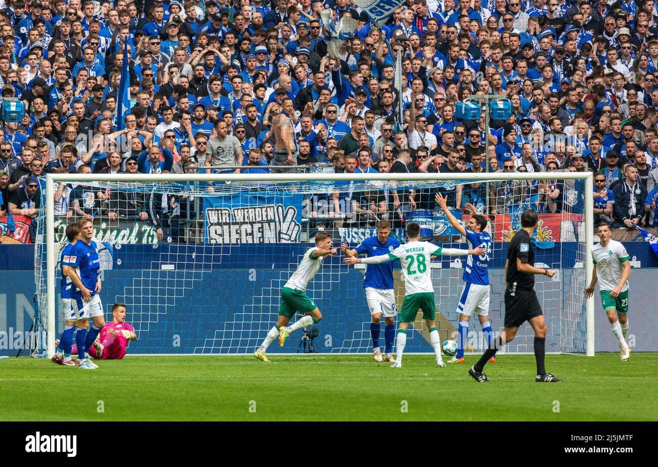 sports, football, 2. Bundesliga, 2021/2022, FC Schalke 04 vs. SV Werder  Bremen 1-4, Veltins Arena Gelsenkirchen, scene of the match, rejoicing and  frustration at the 0-2 goal, f.l.t.r. Kou Itakura (S04), Marius