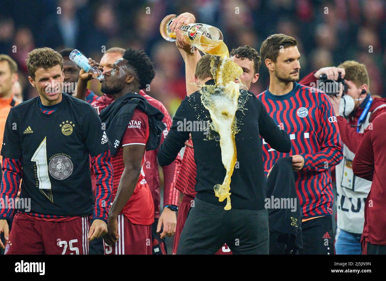 Benjamin PAVARD, FCB 5  beer shower for  Trainer Julian Nagelsmann (FCB), team manager, headcoach, coach,  Thomas MUELLER, MÜLLER, FCB 25  Alphonso DAVIES, FCB 19 Sven ULREICH, FCB 26 goalkeeper,   celebration after the match FC BAYERN MÜNCHEN - BORUSSIA DORTMUND 3-1 1.German Football League on April 23, 2022 in Munich, Germany. Season 2021/2022, match day 31, 1.Bundesliga, München, 31.Spieltag. FCB, BVB © Peter Schatz / Alamy Live News    - DFL REGULATIONS PROHIBIT ANY USE OF PHOTOGRAPHS as IMAGE SEQUENCES and/or QUASI-VIDEO - Stock Photo