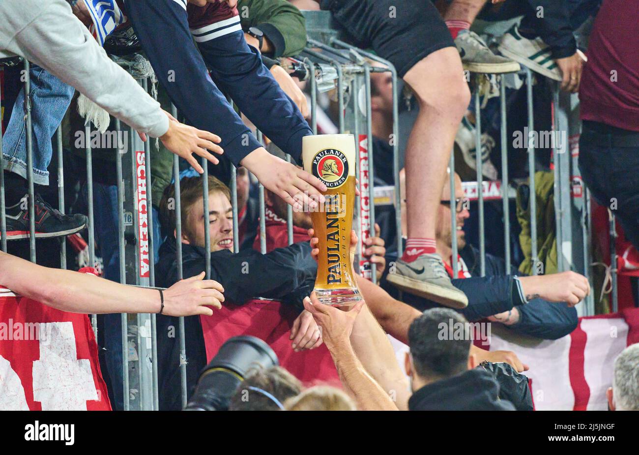 Joshua KIMMICH, FCB 6 offers beer for fans in the match FC BAYERN MÜNCHEN -  BORUSSIA DORTMUND 3-1 1.German Football League on April 23, 2022 in Munich,  Germany. Season 2021/2022, match day